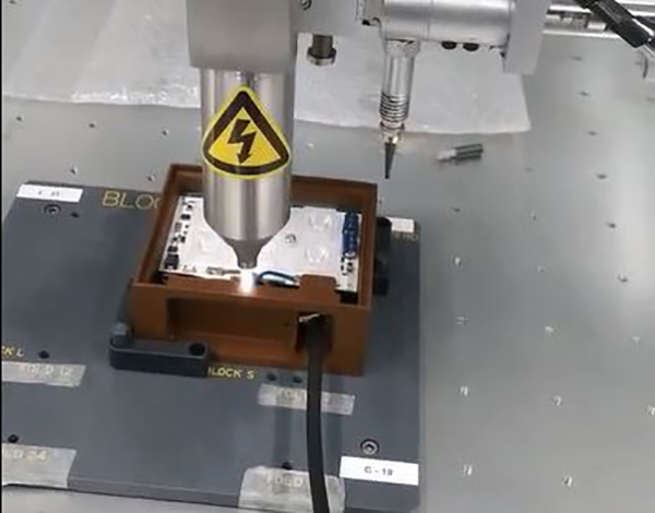 等离子清洗点胶机处理金属脱胶问题